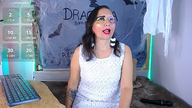 Alexaamoon  online show from 10-19-25, 04:07