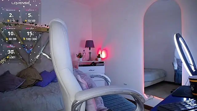 Alexaamoon  online show from 11-17-25, 02:34