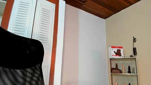 Snapshot of Violetta_0 chatting on 10-24-25, 01:07 Violetta 0 online show from 10-24-25, 01:07