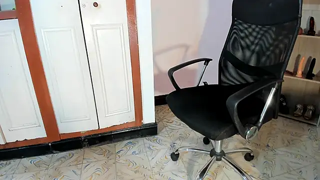 Snapshot of Violetta_0 chatting on 11-04-25, 01:32 Violetta 0 online show from 11-04-25, 01:32