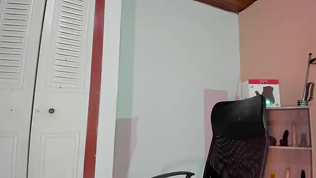 Snapshot of Violetta_0 chatting on 11-08-25, 01:33 Violetta 0 online show from 11-08-25, 01:33