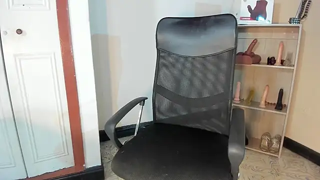 Snapshot of Violetta_0 chatting on 11-10-25, 01:21 Violetta 0 online show from 11-10-25, 01:21