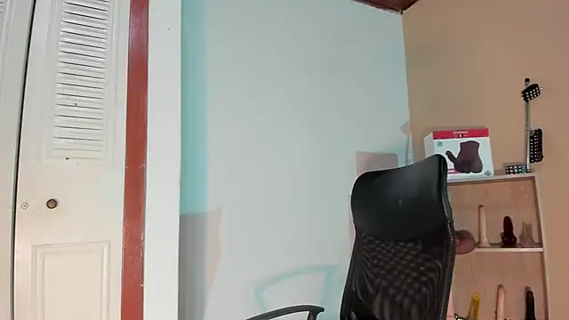 Snapshot of Violetta_0 chatting on 11-12-25, 01:33 Violetta 0 online show from 11-12-25, 01:33