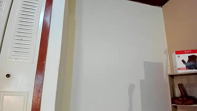 Snapshot of Violetta_0 chatting on 11-25-25, 01:44 Violetta 0 online show from 11-25-25, 01:44