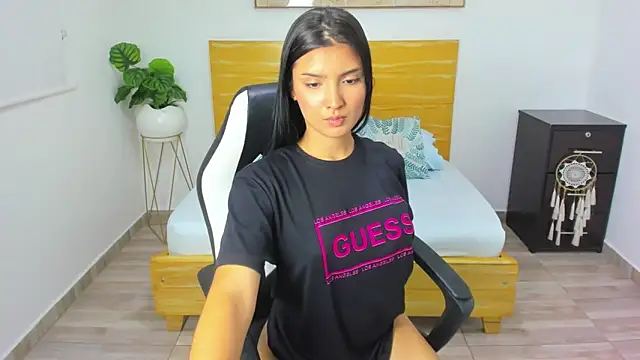 tiffanny doll  online show from 03-06-25, 03:13