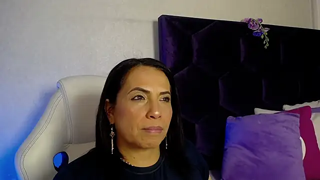 Snapshot of GochitaWild chatting on 11-18-25, 08:24 GochitaWild online show from 11-18-25, 08:24