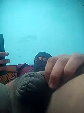 Snapshot of deshiboyz chatting on 02-14-25, 09:34 deshiboyz online show from 02-14-25, 09:34