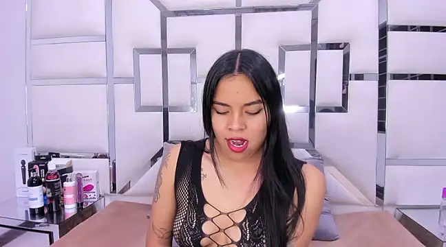 ZoeWan69 online show from 02-04-25, 07:00
