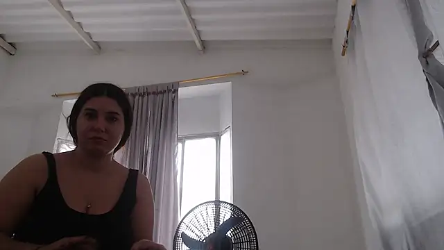 Anniferreira2 online show from 10-25-25, 02:56