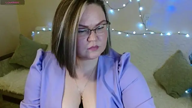 Snapshot of Vivien__wet chatting on 02-03-25, 03:27 Vivien wet online show from 02-03-25, 03:27