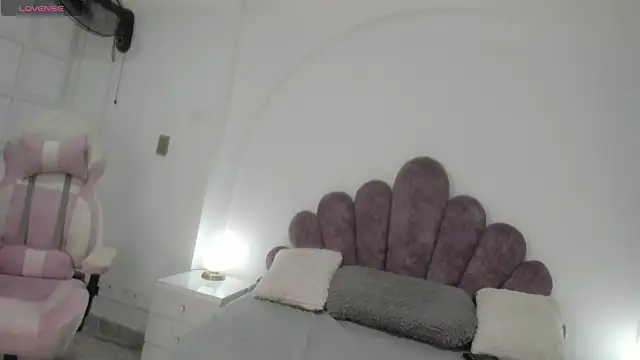Snapshot of Your_Lady_Milf chatting on 02-04-25, 06:49 Your Lady Milf online show from 02-04-25, 06:49