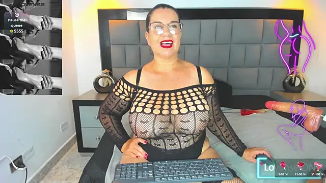 Snapshot of Your_Lady_Milf chatting on 09-23-25, 08:45 Your Lady Milf online show from 09-23-25, 08:45