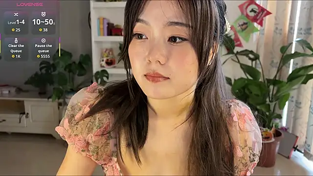 Snapshot of nanaliu6 chatting on 10-31-25, 01:06 nanaliu6 online show from 10-31-25, 01:06