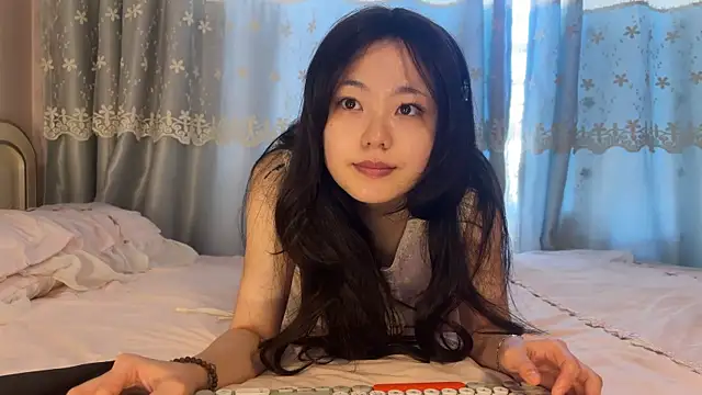 Snapshot of nanaliu6 chatting on 11-12-25, 01:39 nanaliu6 online show from 11-12-25, 01:39