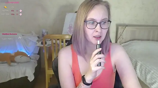 Agatha Mott online show from 10-20-25, 04:13