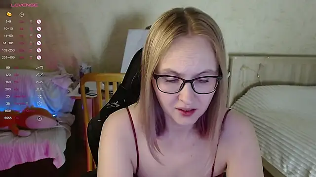 Agatha Mott online show from 10-26-25, 03:01