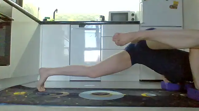 Snapshot of Katya_yoga chatting on 03-17-25, 04:29 Katya yoga online show from 03-17-25, 04:29