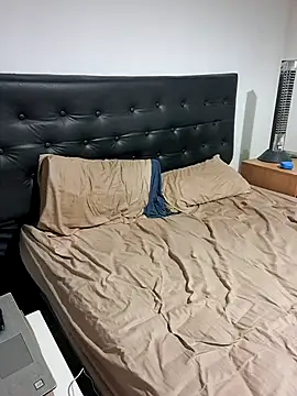 liamlara online show from 10-11-25, 11:36