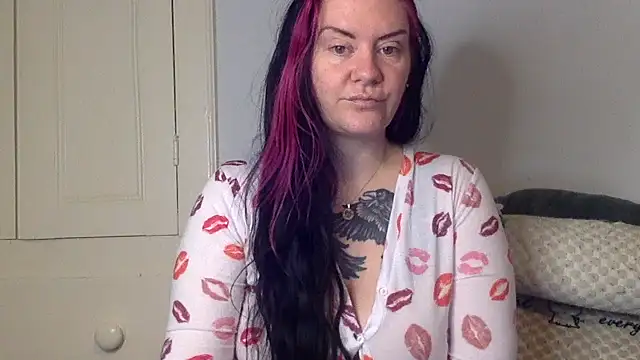 Snapshot of AureliaXOX chatting on 02-13-26, 10:33 AureliaXOX online show from 02-13-26, 10:33