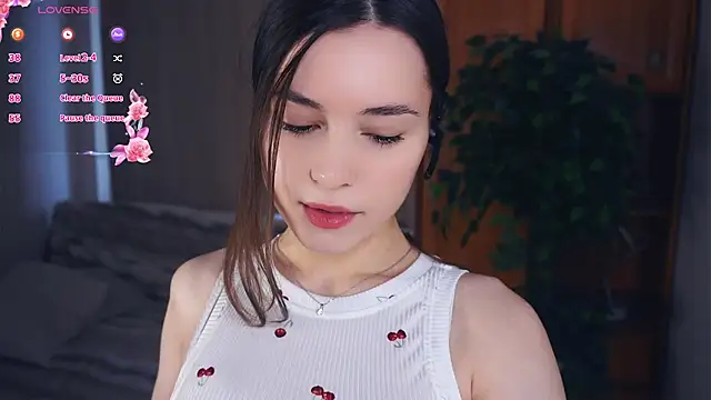 Snapshot of EleneBrach chatting on 10-21-25, 06:14 EleneBrach online show from 10-21-25, 06:14