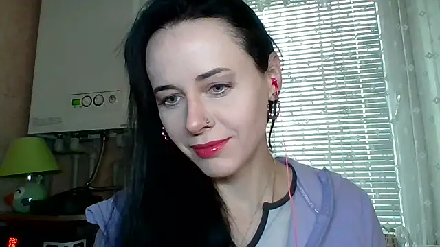 Snapshot of LuminousLady chatting on 10-25-25, 07:49 LuminousLady online show from 10-25-25, 07:49