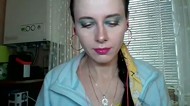 Snapshot of LuminousLady chatting on 11-06-25, 11:00 LuminousLady online show from 11-06-25, 11:00