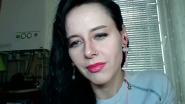Snapshot of LuminousLady chatting on 11-13-25, 11:20 LuminousLady online show from 11-13-25, 11:20