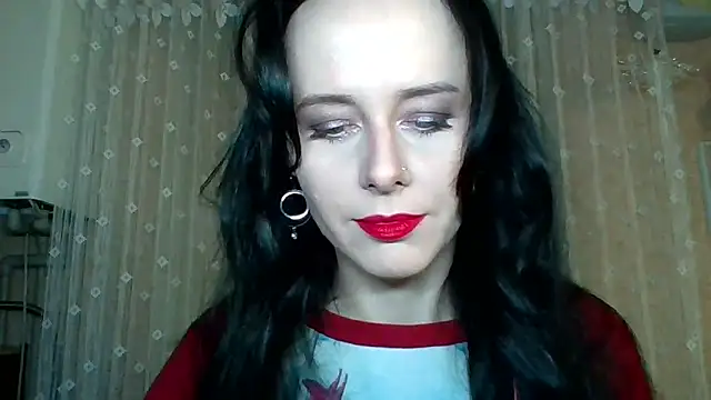 Snapshot of LuminousLady chatting on 12-16-25, 06:02 LuminousLady online show from 12-16-25, 06:02