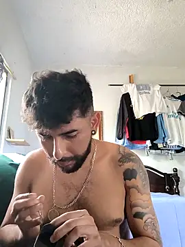 Snapshot of dickman10 chatting on 02-28-25, 10:28 dickman10 online show from 02-28-25, 10:28