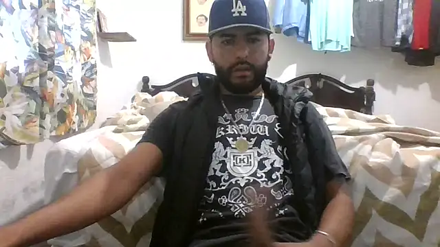 Snapshot of dickman10 chatting on 09-17-25, 01:35 dickman10 online show from 09-17-25, 01:35