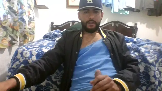 Snapshot of dickman10 chatting on 10-31-25, 01:12 dickman10 online show from 10-31-25, 01:12