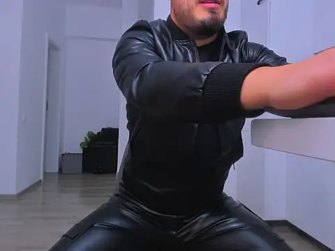 Snapshot of ZackMasterss chatting on 11-10-25, 12:09 ZackMasterss online show from 11-10-25, 12:09