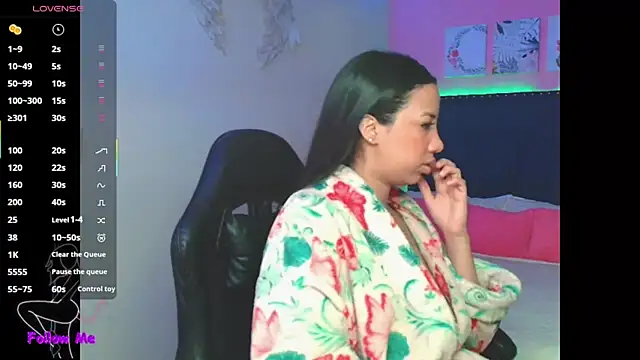 Snapshot of SallyWhitee chatting on 12-04-25, 04:00 SallyWhitee online show from 12-04-25, 04:00