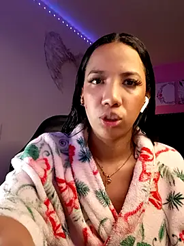 Snapshot of SallyWhitee chatting on 02-12-26, 05:24 SallyWhitee online show from 02-12-26, 05:24