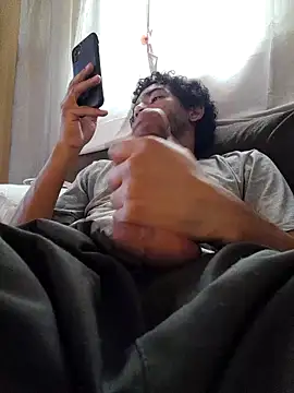 Snapshot of Mineirinho043 chatting on 10-14-25, 02:29 Mineirinho043 online show from 10-14-25, 02:29