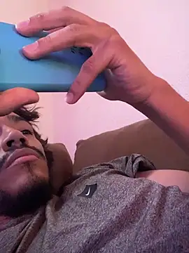 Snapshot of Mineirinho043 chatting on 10-20-25, 04:40 Mineirinho043 online show from 10-20-25, 04:40