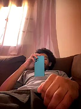 Snapshot of Mineirinho043 chatting on 11-12-25, 01:22 Mineirinho043 online show from 11-12-25, 01:22