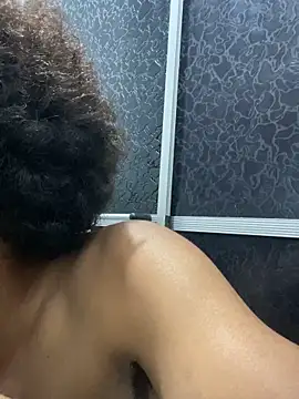 Snapshot of Mineirinho043 chatting on 11-25-25, 04:29 Mineirinho043 online show from 11-25-25, 04:29