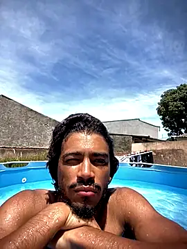 Snapshot of Mineirinho043 chatting on 11-27-25, 04:42 Mineirinho043 online show from 11-27-25, 04:42