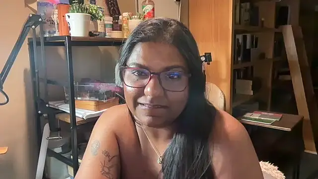 SophieStarShine online show from 10-13-25, 11:49