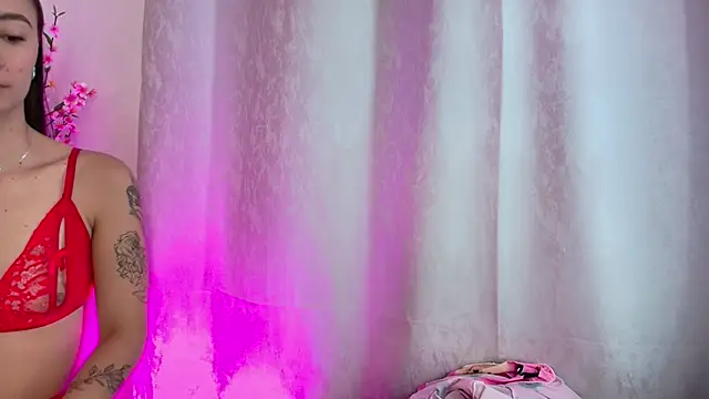 Snapshot of miaa_queen2 chatting on 11-11-25, 01:33 miaa queen2 online show from 11-11-25, 01:33