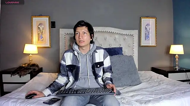 Golden-Boyy online show from 02-08-25, 12:28