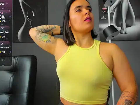 Snapshot of karlyjons12 chatting on 10-20-25, 06:41 karlyjons12 online show from 10-20-25, 06:41