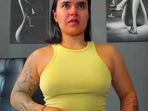 Snapshot of karlyjons12 chatting on 11-19-25, 04:40 karlyjons12 online show from 11-19-25, 04:40