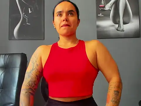 Snapshot of karlyjons12 chatting on 11-24-25, 05:45 karlyjons12 online show from 11-24-25, 05:45