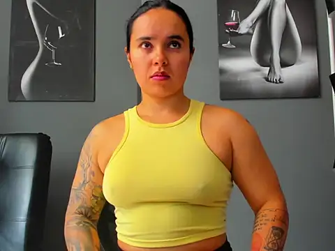 Snapshot of karlyjons12 chatting on 11-28-25, 02:42 karlyjons12 online show from 11-28-25, 02:42