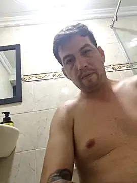 Snapshot of reyarturs13 chatting on 02-18-25, 03:53 reyarturs13 online show from 02-18-25, 03:53