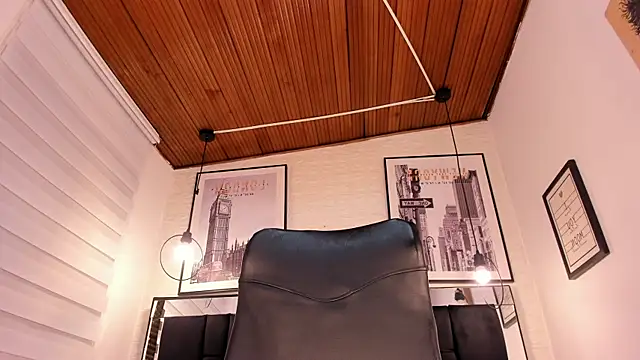 Snapshot of tylla_ chatting on 10-10-25, 04:11 tylla online show from 10-10-25, 04:11