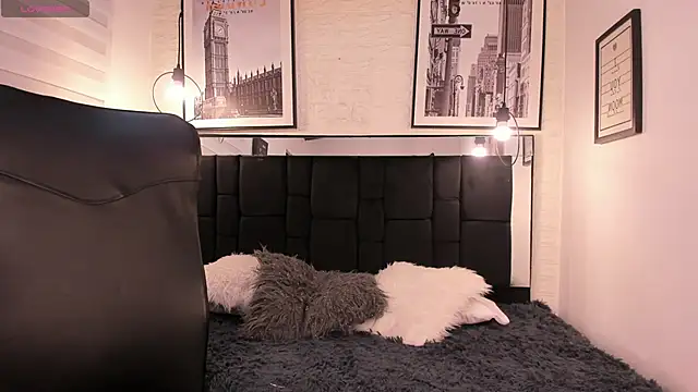 Snapshot of tylla_ chatting on 10-27-25, 03:32 tylla online show from 10-27-25, 03:32