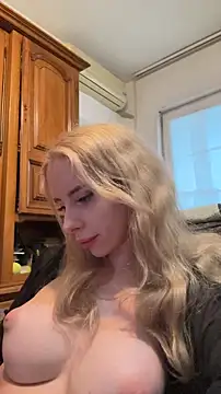 ChristiHanson online show from 03-04-26, 03:51